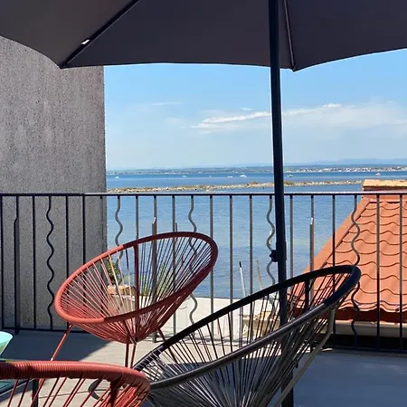 Дом отдыха Oasis Cove, Maisons Au Bord De L'eau, De *