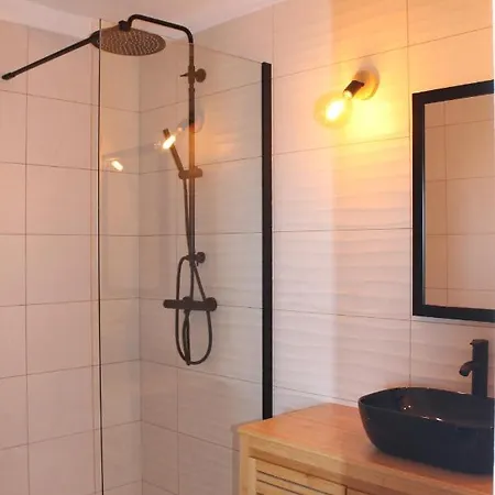 Prázdninový dům Oasis Cove, Maisons Au Bord De L'eau, De