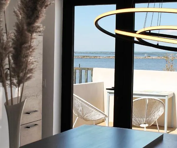 Casa vacanze Oasis Cove, Maisons Au Bord De L'eau, De *